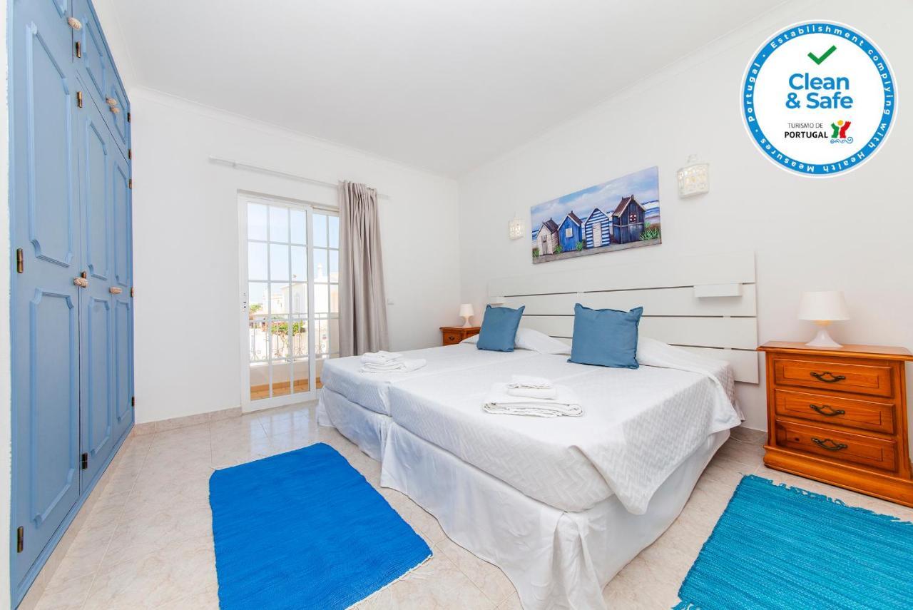 Quarto Twin com Casa de Banho Partilhada