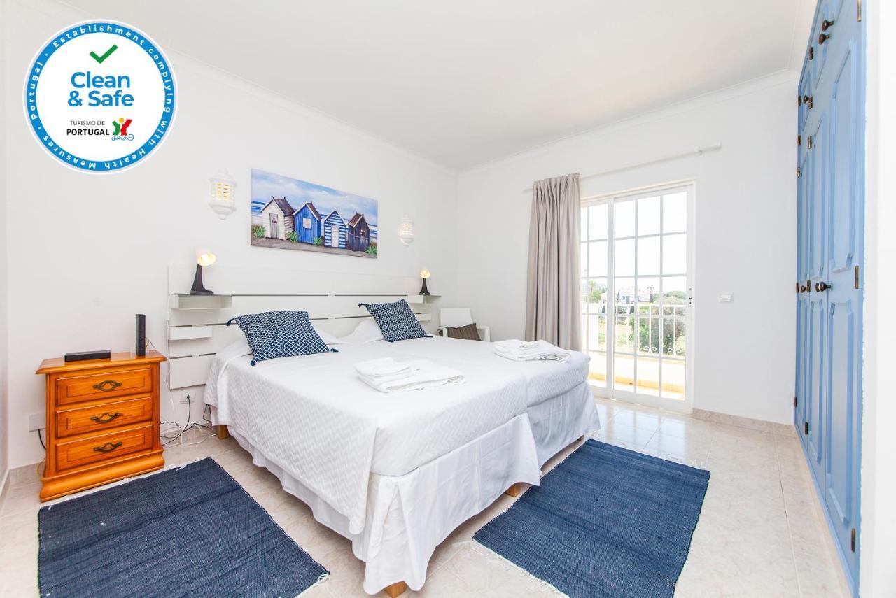 Quarto Twin com Casa de Banho Partilhada