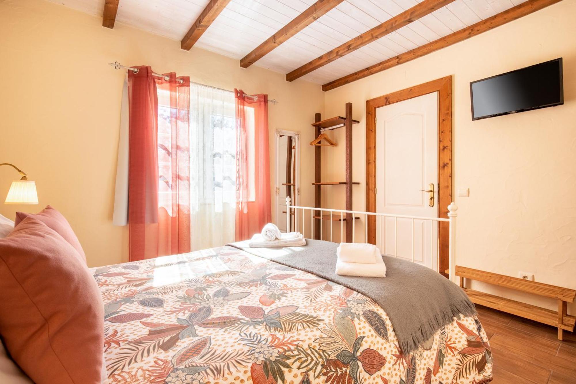 Quarto Duplo com Casa de Banho Privada - Piso Térreo