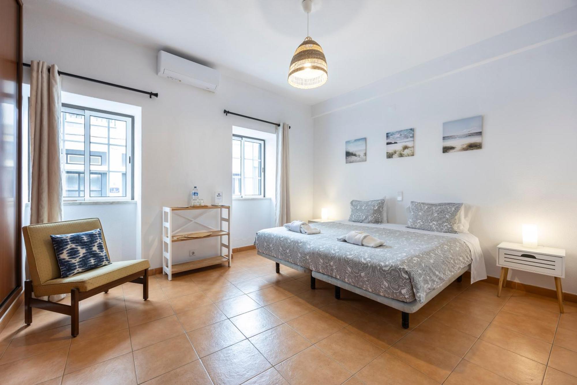 Quarto Duplo com Casa de Banho Privada Externa