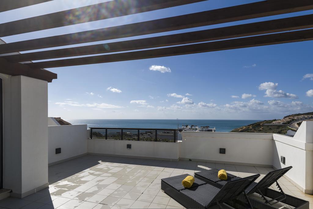 Apartamento com 2 Quartos e Terraço no Último Piso