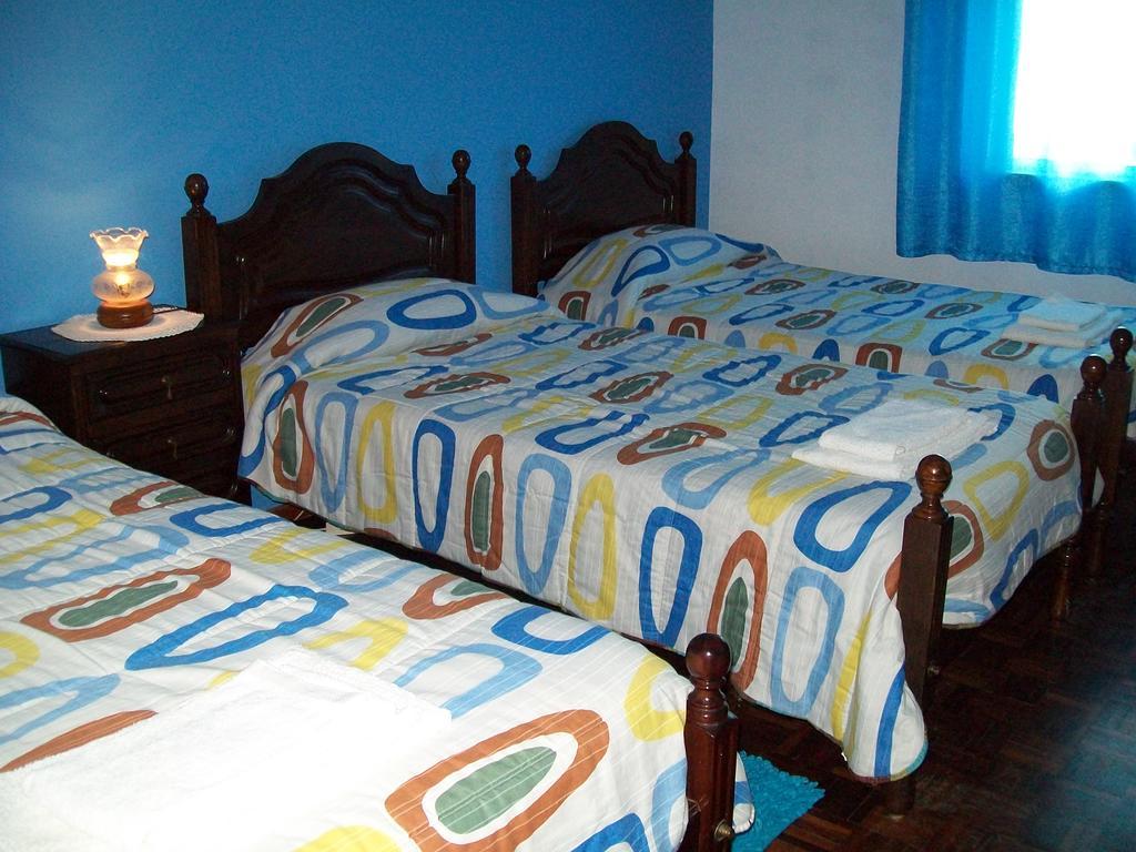 Quarto Triplo Económico com Casa de Banho Partilhada
