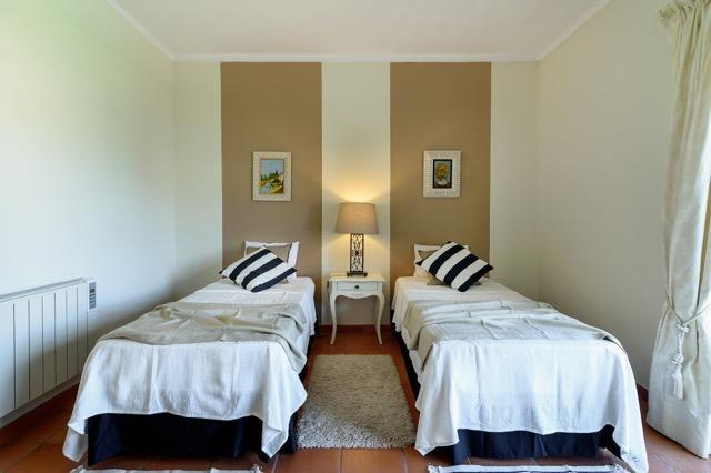 Quarto Twin com Casa de Banho Privativa